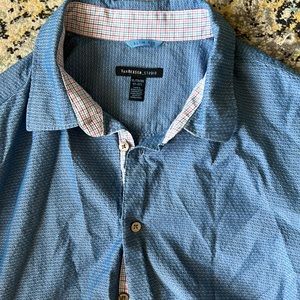 Men’s Van Heusen XL dress shirt